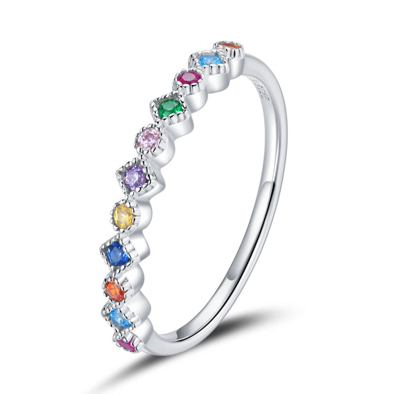 Bague avec des zircons colorés