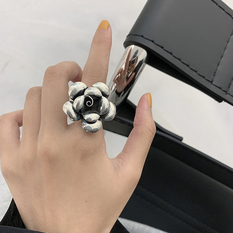 Bague avec un motif floral