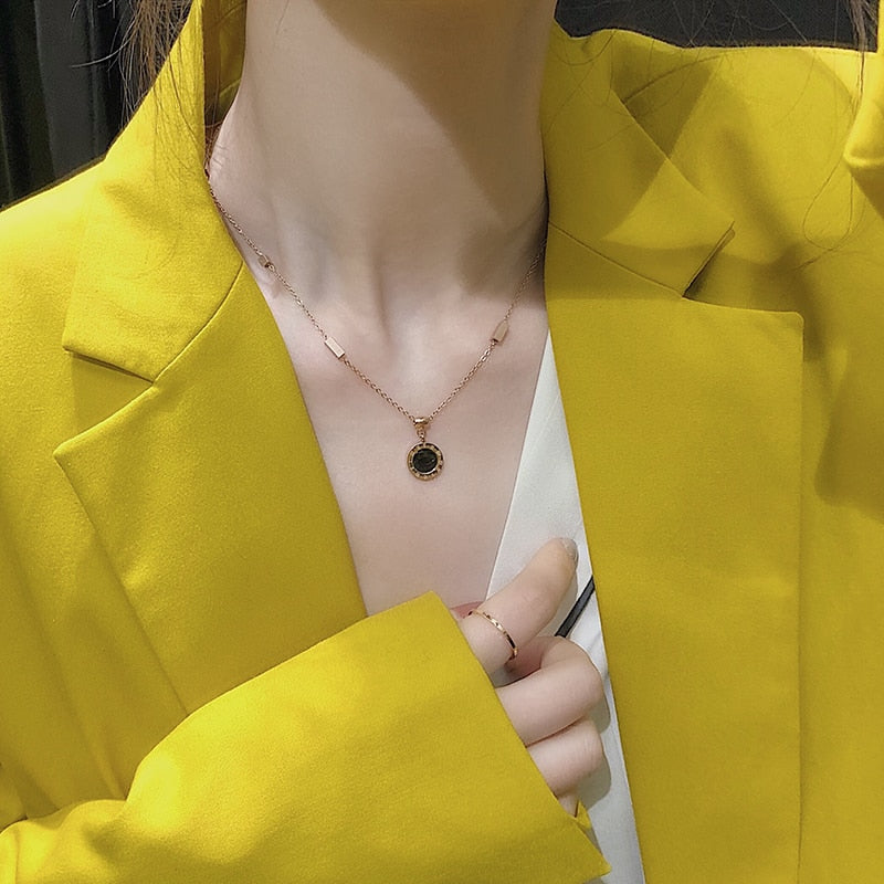 Collier avec un pendentif