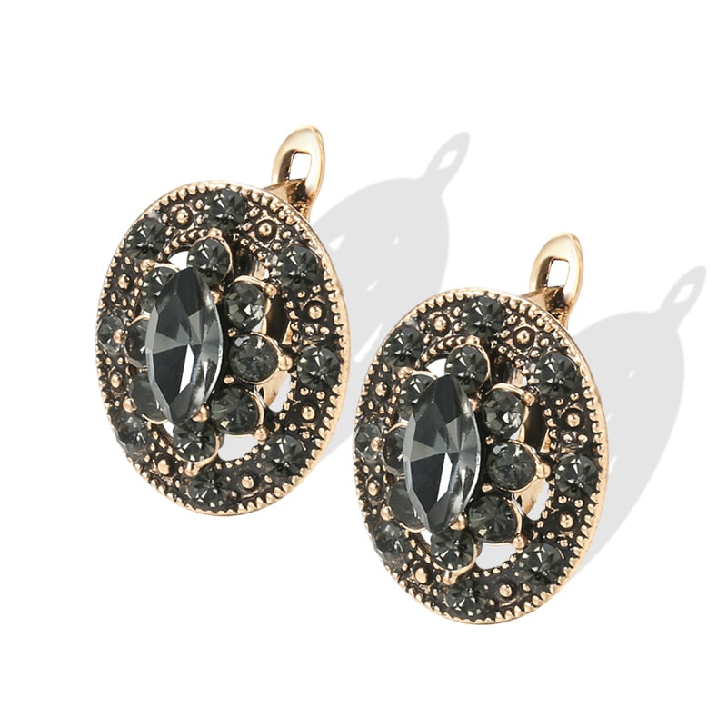 Boucles d'oreilles avec des pierres noires