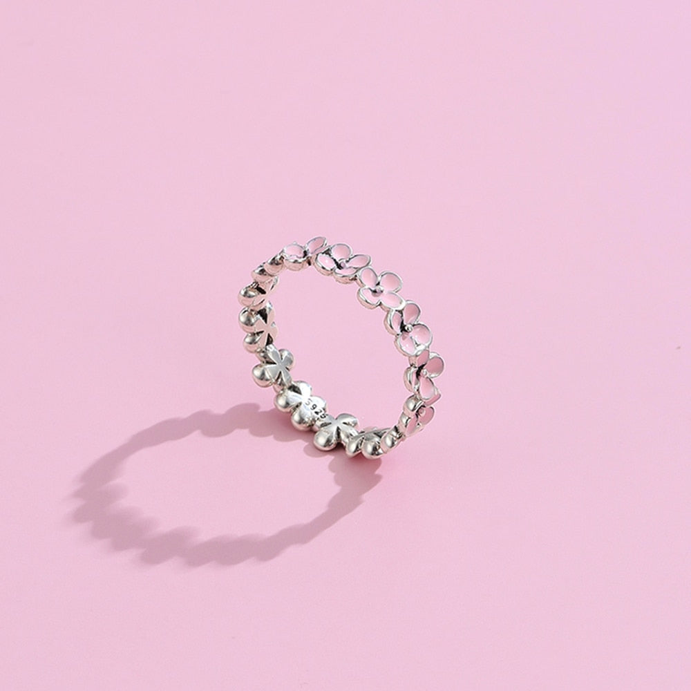 Bague avec un motif floral