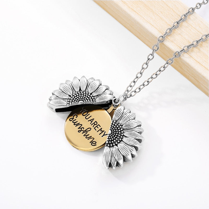 Collier de tournesol avec une ouverture