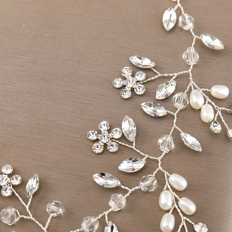 Bandeau de cheveux avec zircons avec un motif de feuilles