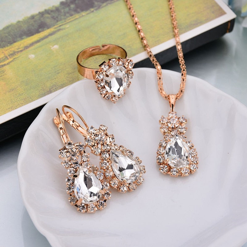 Ensemble de bijoux avec un œil coloré