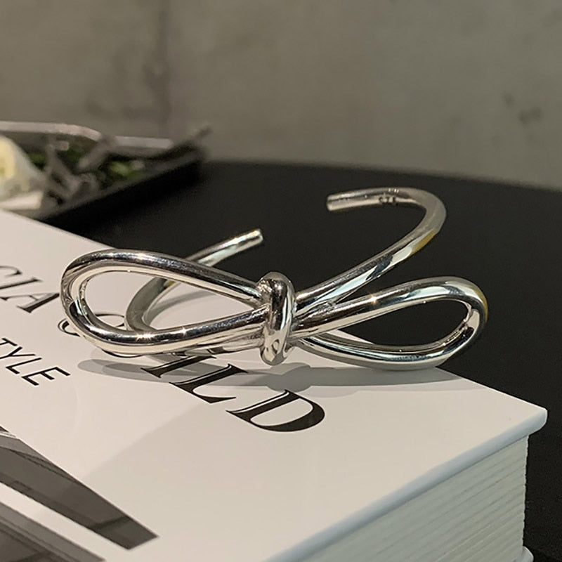 Bracelet en argent avec un nœud