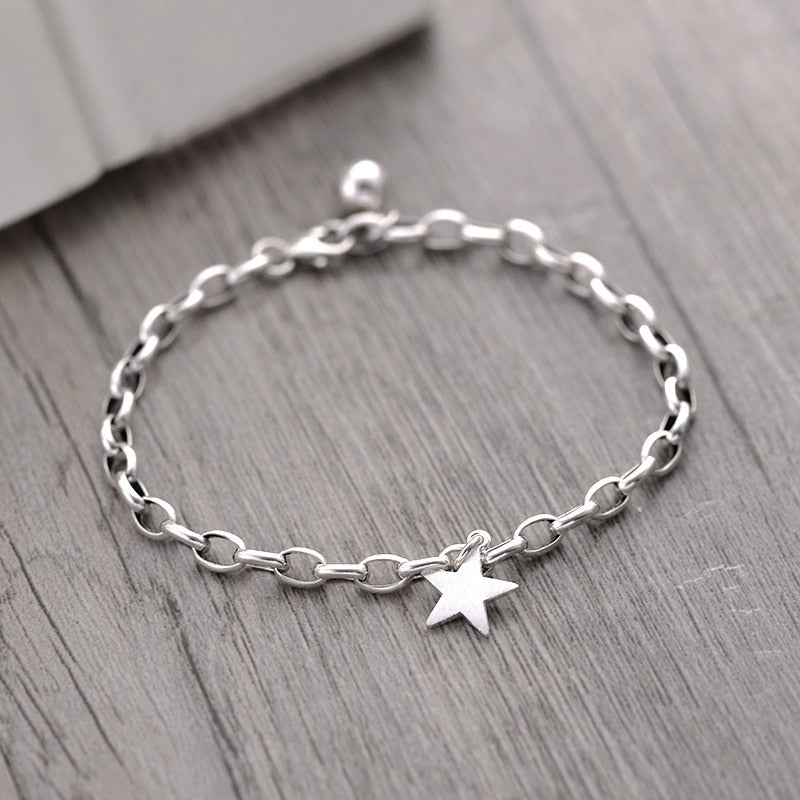 Bracelet en argent avec une étoile