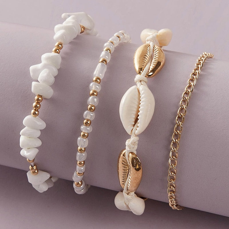 Ensemble de bracelets de cheville avec des coquillages