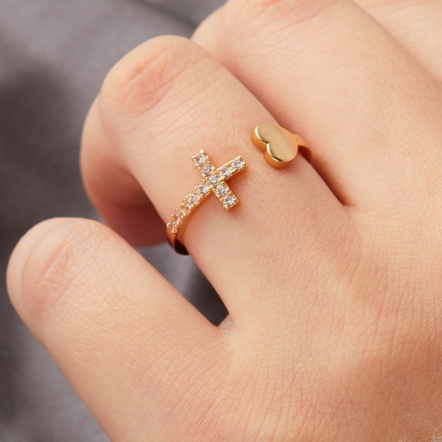 Bague avec une croix