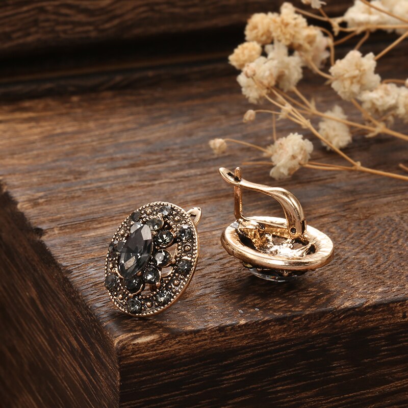 Boucles d'oreilles avec des pierres noires