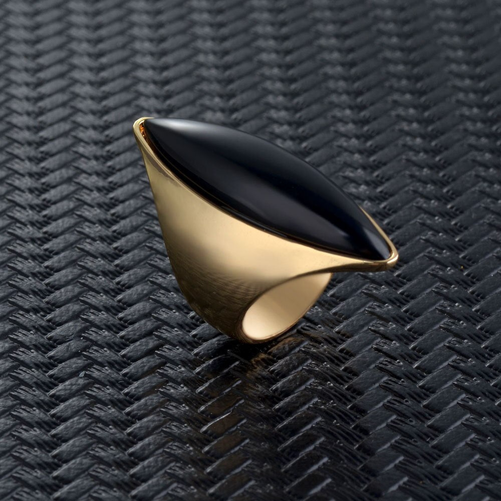 Bague avec un œillet longitudinal
