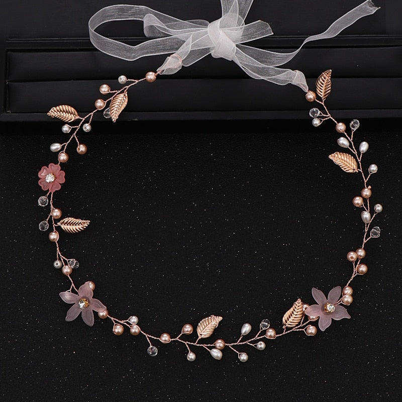 Bandeau avec des fleurs et des perles