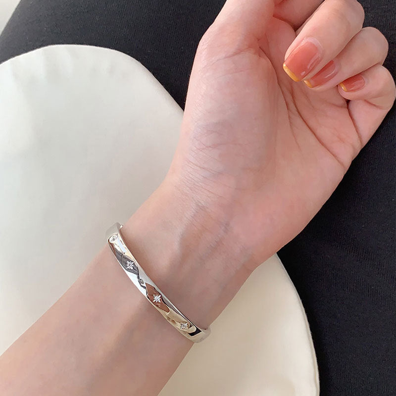 Bracelet ouvert en argent