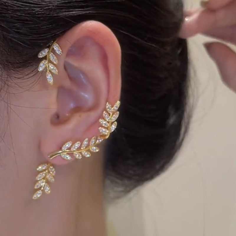 Boucle d'oreille avec un motif végétal