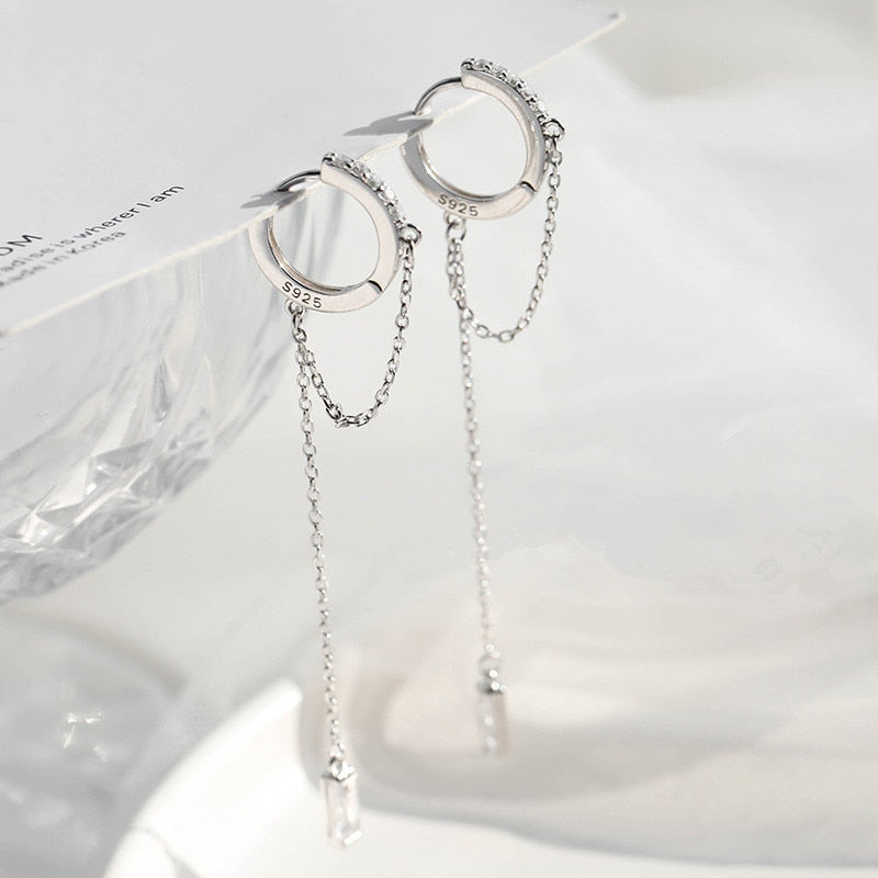 Boucles d'oreilles en argent avec une chaîne