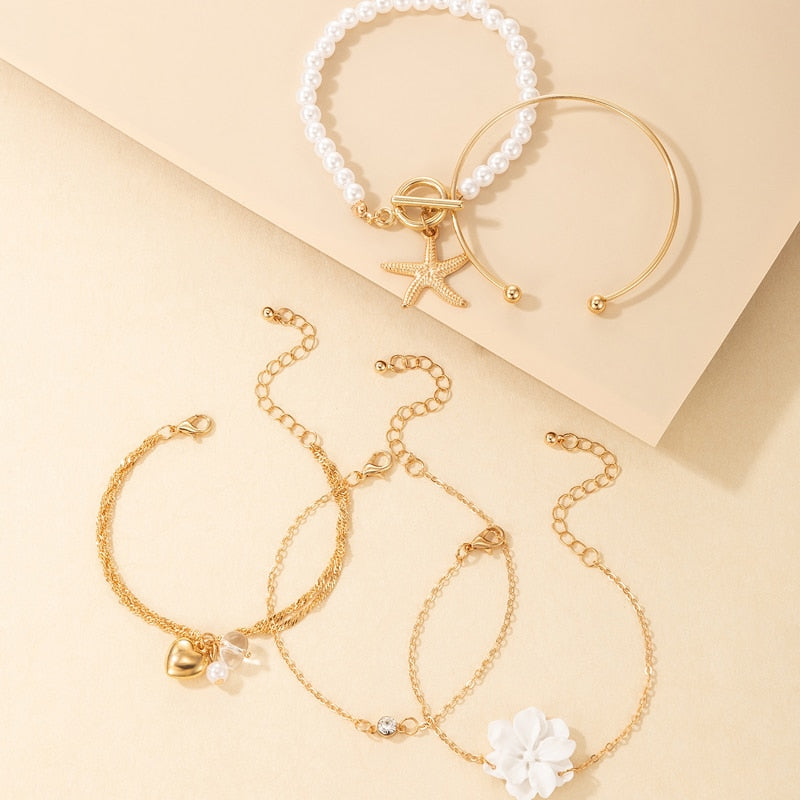 Ensemble de cinq bracelets
