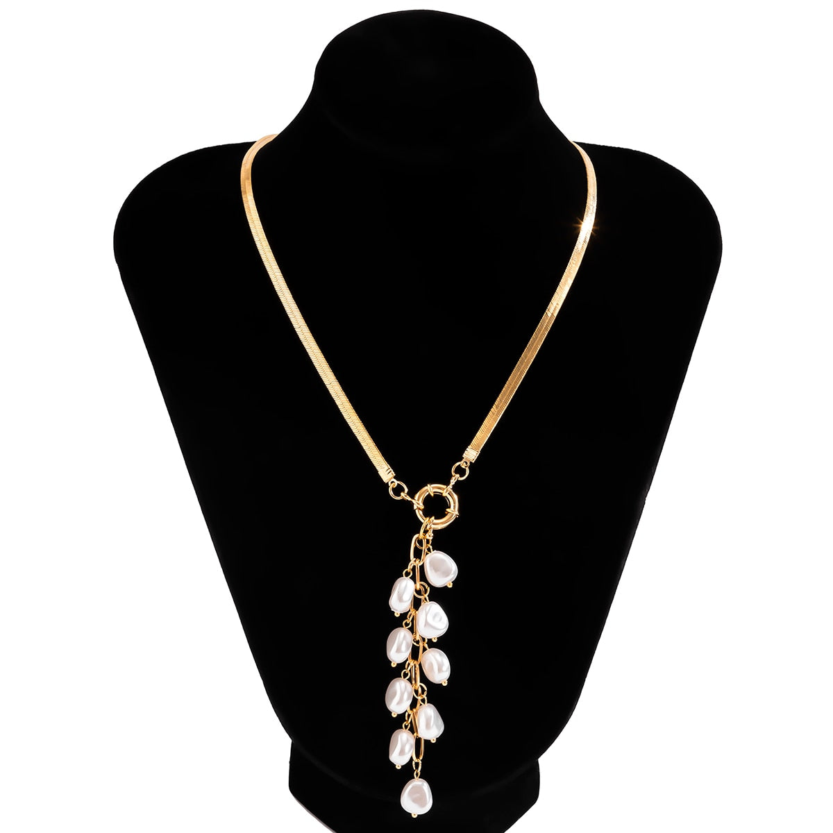 Collier avec un pendentif décoratif