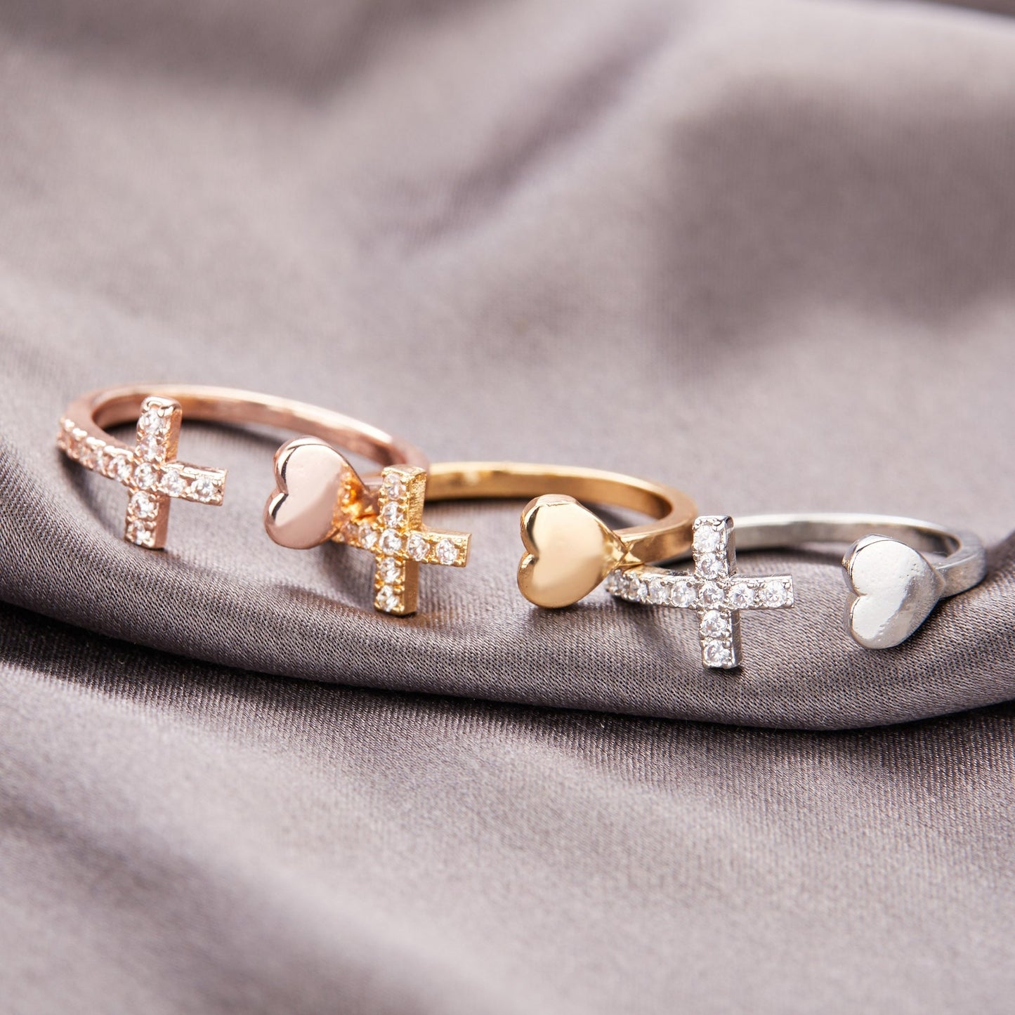 Bague avec une croix
