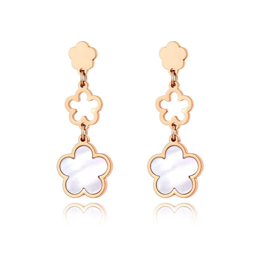 Boucles d'oreilles avec motif de fleur