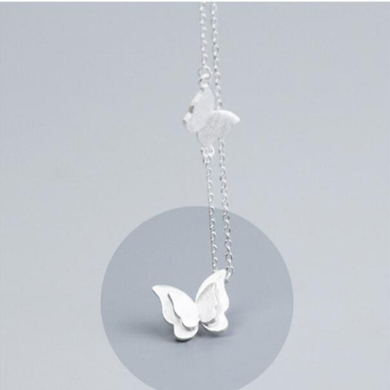 Ensemble de bijoux avec un motif de papillon