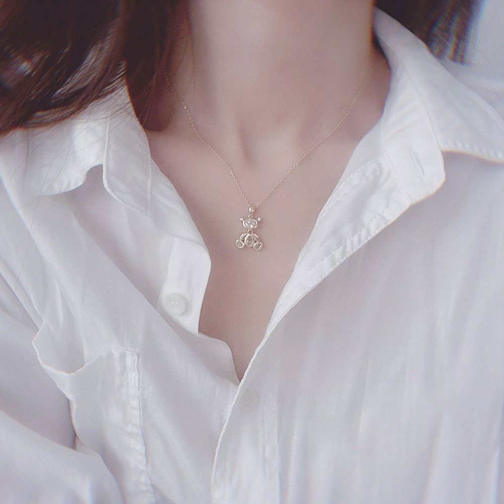 Collier avec un pendentif ours en peluche