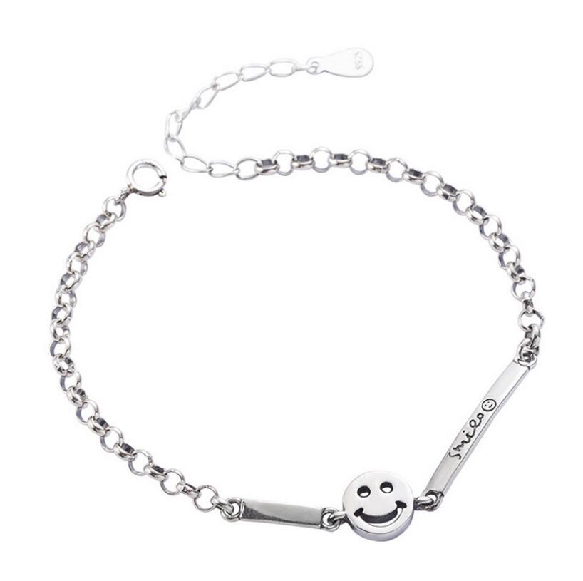Bracelet avec un émoticône souriant