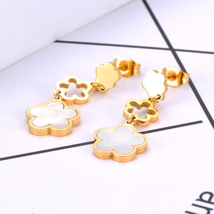 Boucles d'oreilles avec motif de fleur
