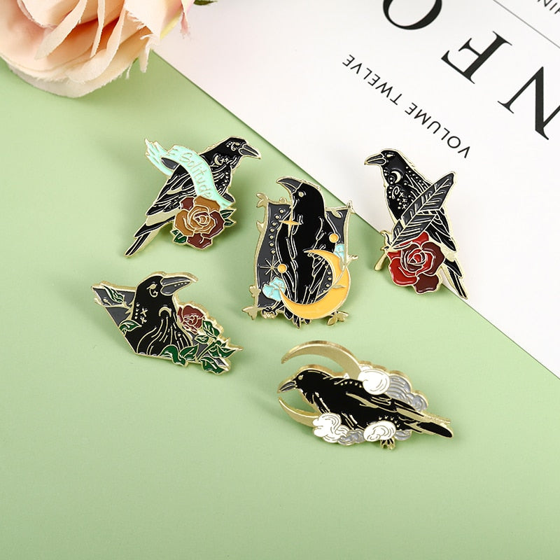 Broche - corbeau avec une rose