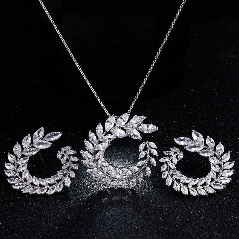 Ensemble de bijoux avec un motif de feuille