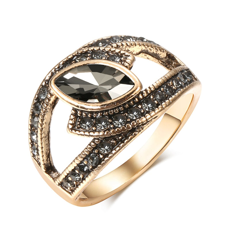 Bague avec une pierre noire