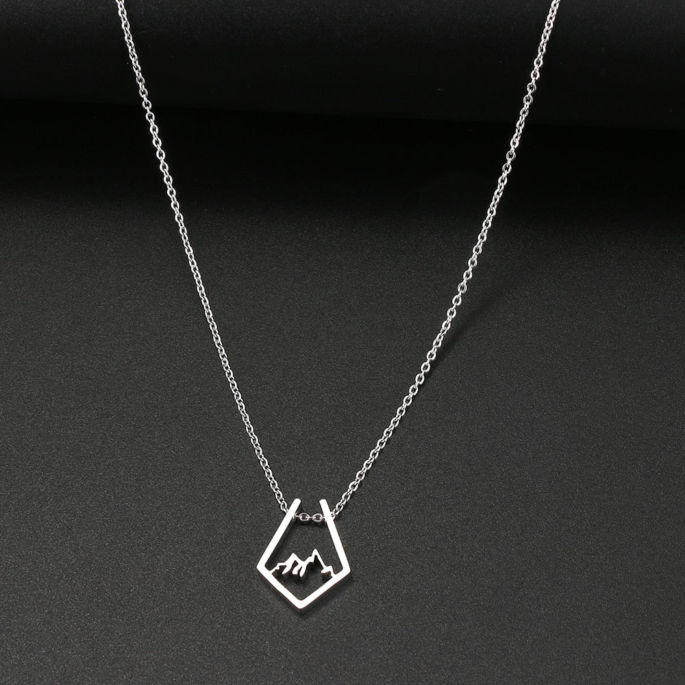 Collier avec un pendentif - montagnes