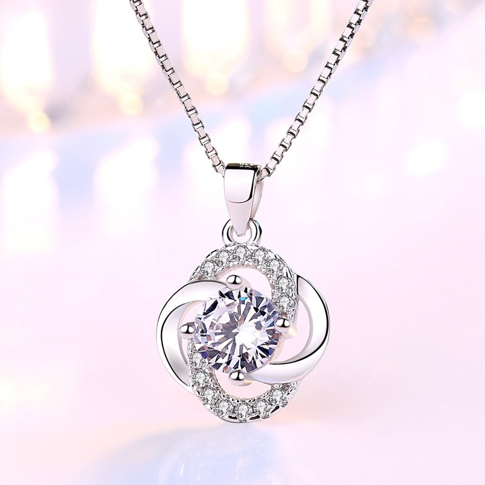 Collier avec zircons