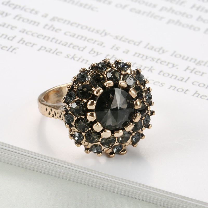 Bague avec une pierre noire
