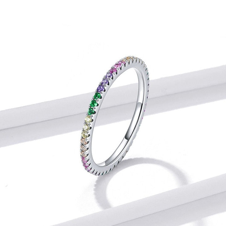 Bague avec des zircons colorés