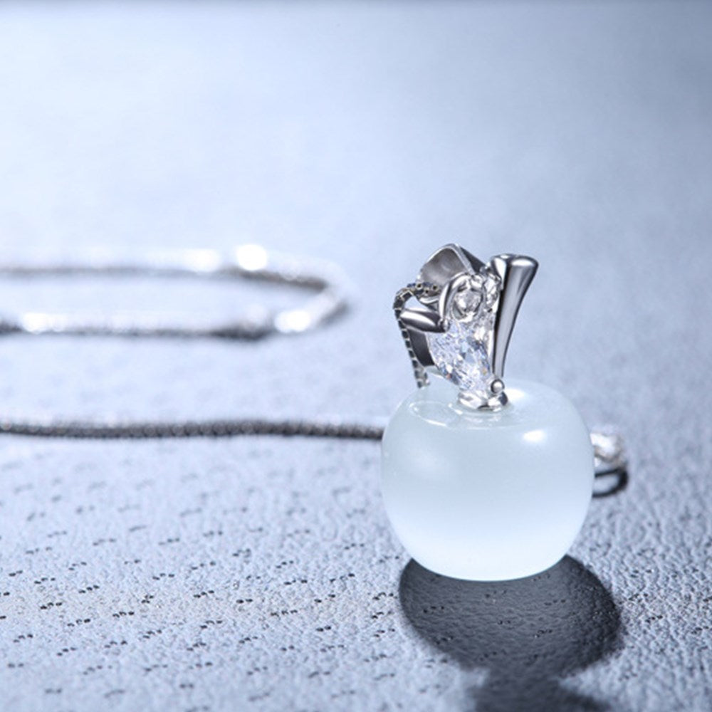 Collier pendentif en forme de pomme
