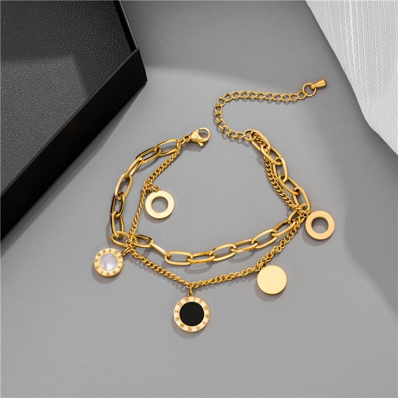 Bracelet avec des pendentifs ronds