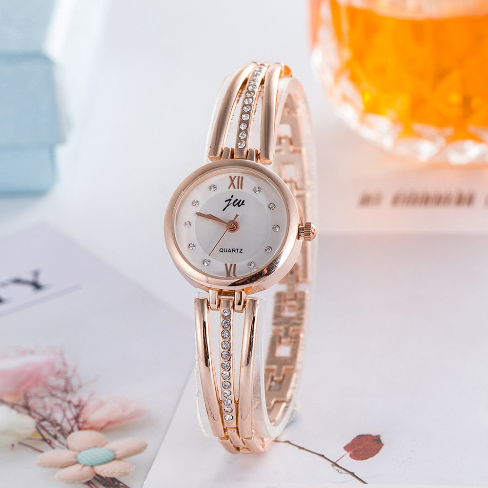 Montre pour dames avec des zircons