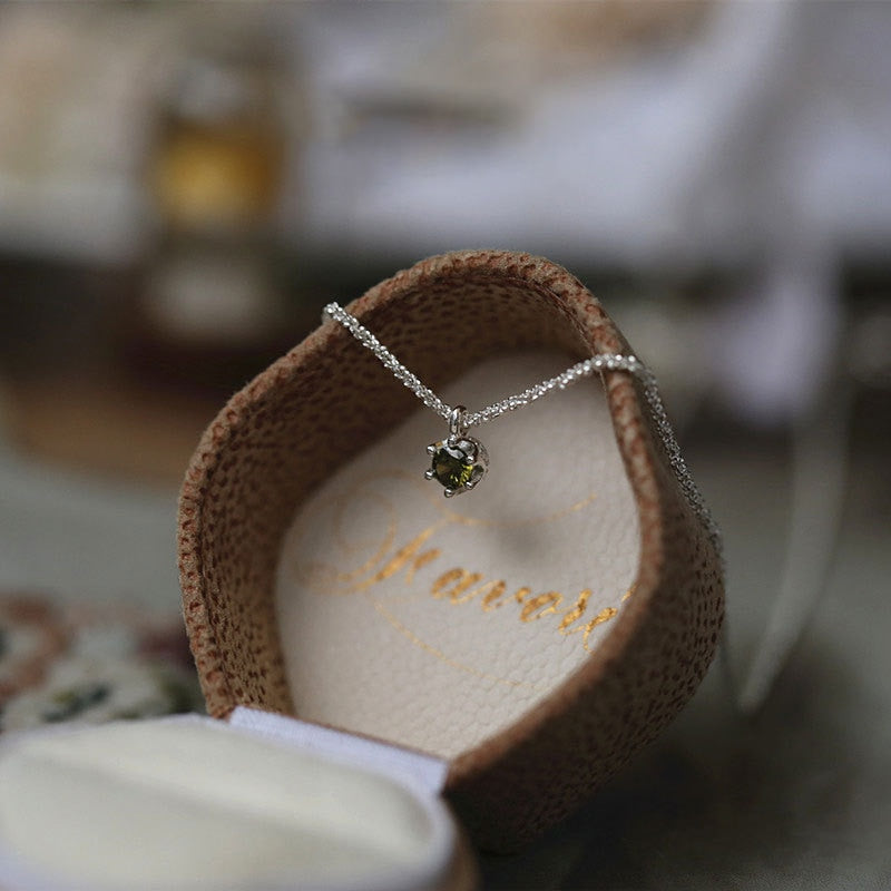 Collier minimaliste avec un œillet