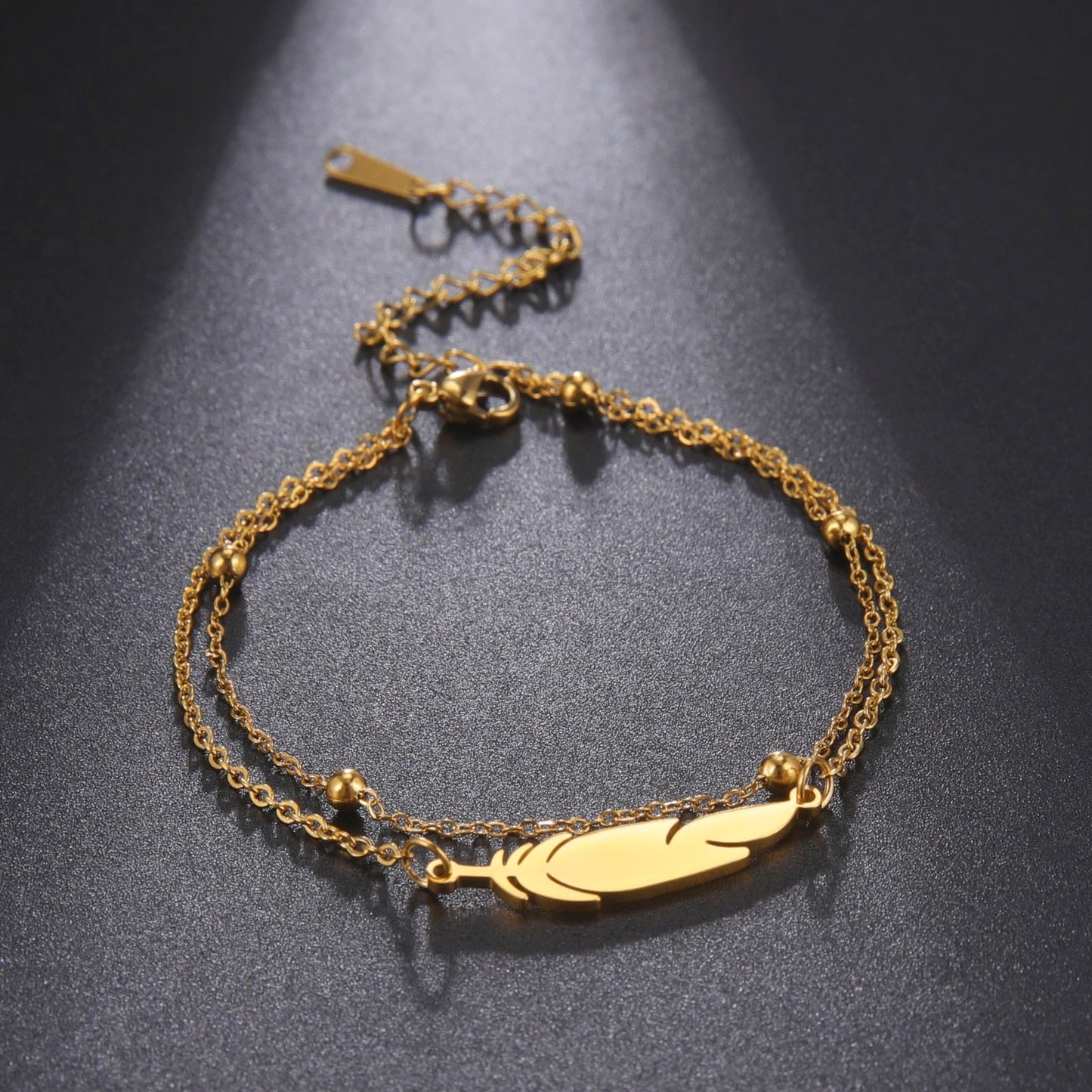 Bracelet de cheville avec une plume