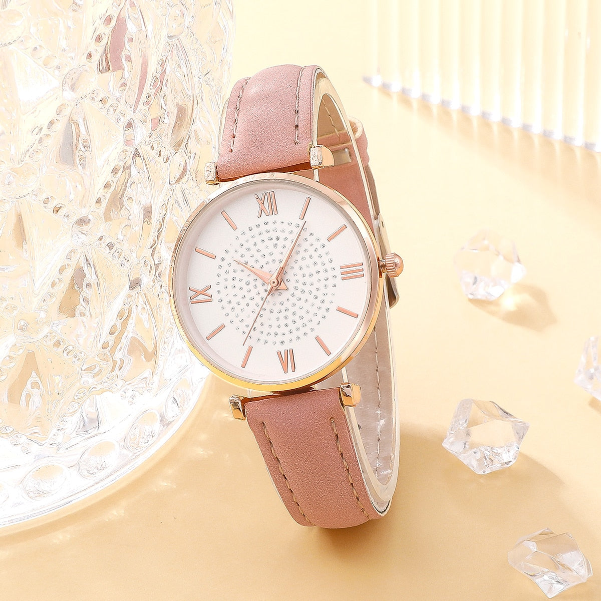 Montre pour femmes avec un motif minimaliste