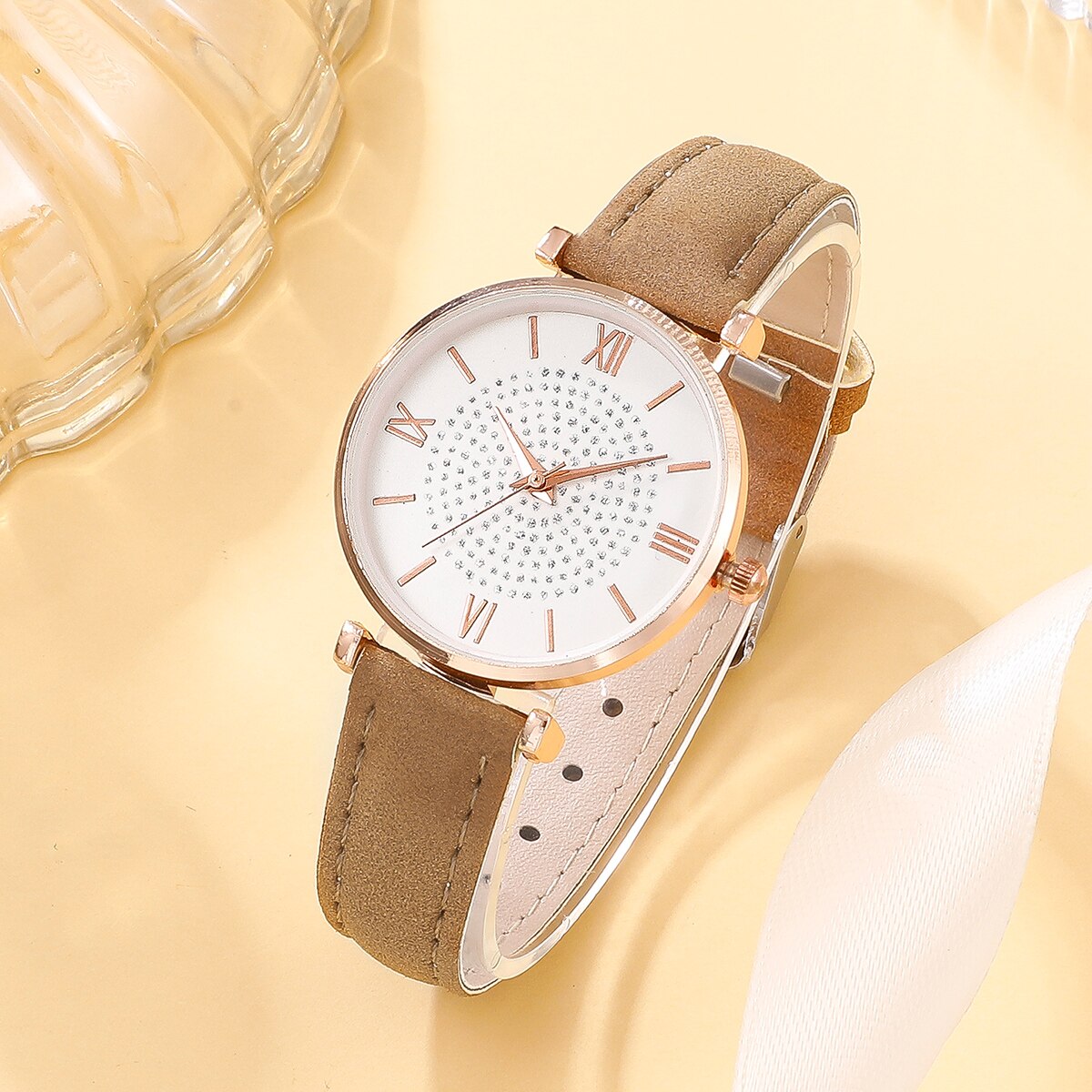 Montre pour femmes avec un motif minimaliste