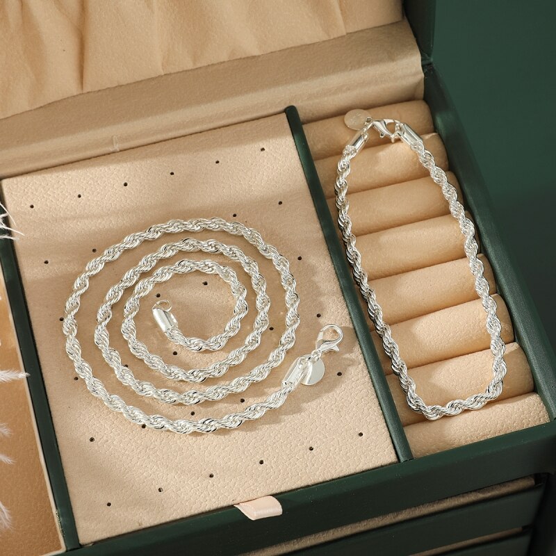 Un ensemble de bijoux classique
