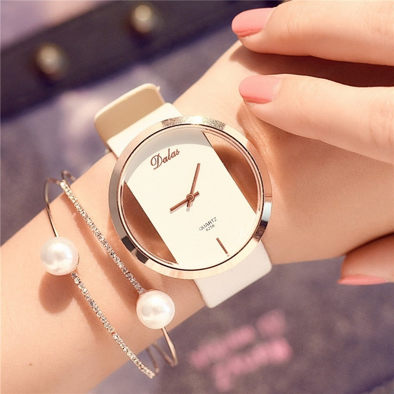 Montre minimale pour dames avec un motif géométrique
