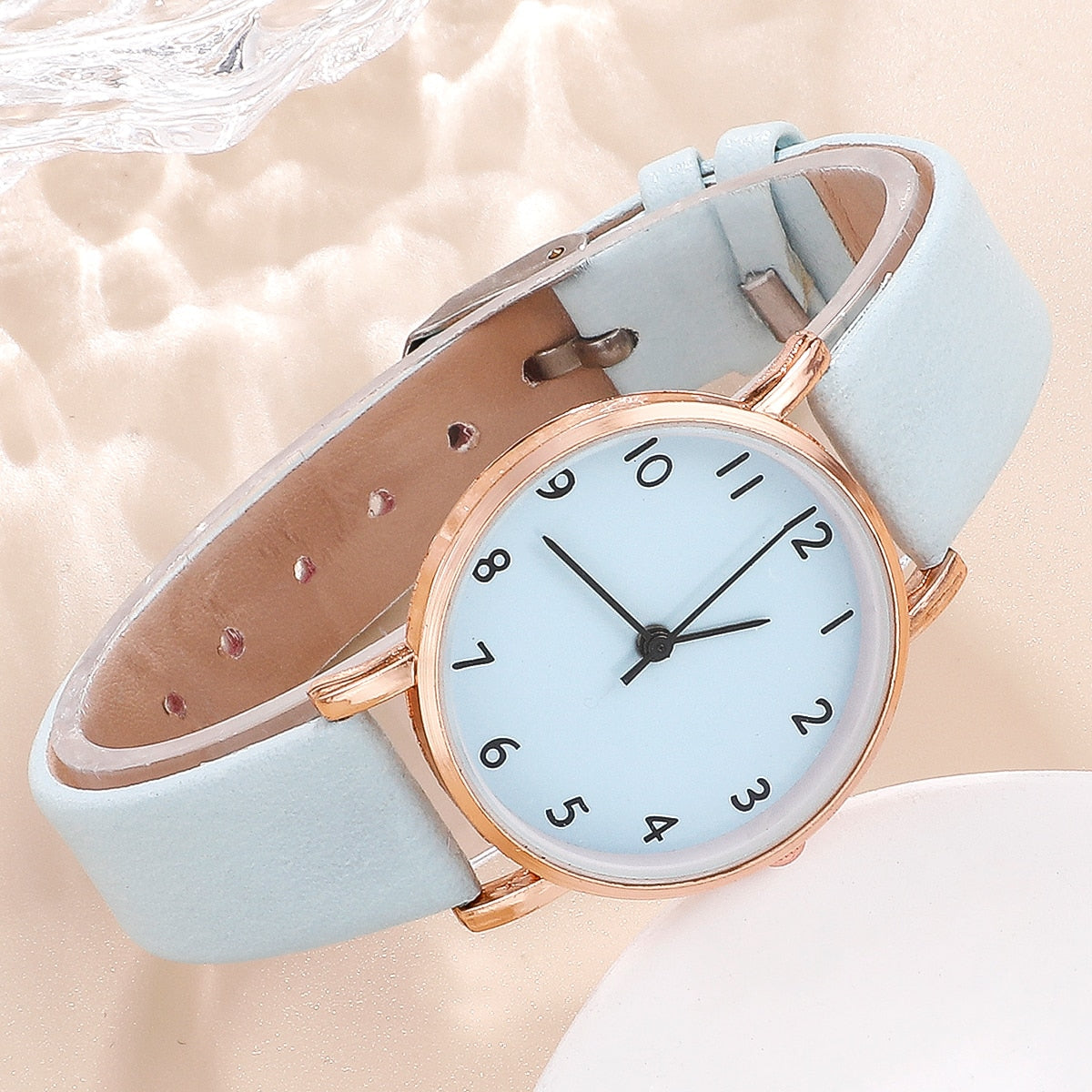 Montre classique pour femmes avec un bracelet