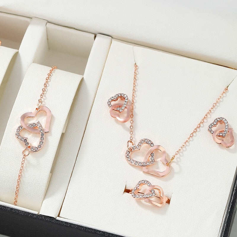 Ensemble de bijoux avec des cœurs