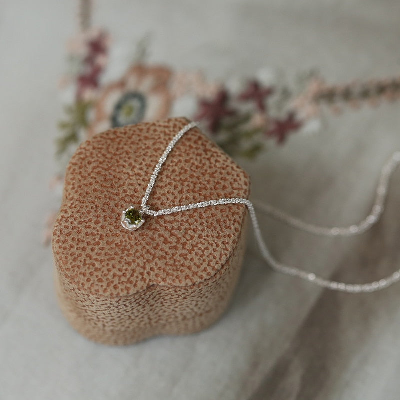 Collier minimaliste avec un œillet