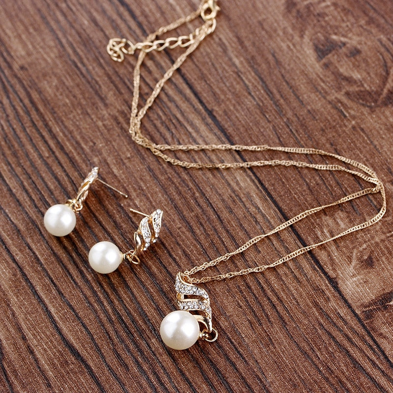 Parure de bijoux en perle et zircon cubique