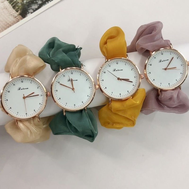 Montre pour dames avec un bracelet en chouchou