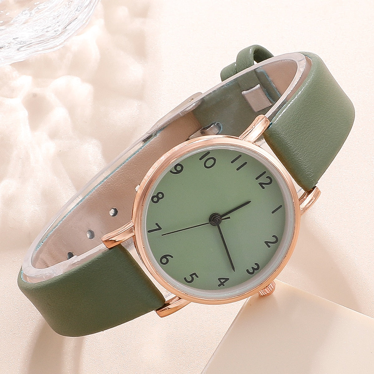 Montre classique pour femmes avec un bracelet