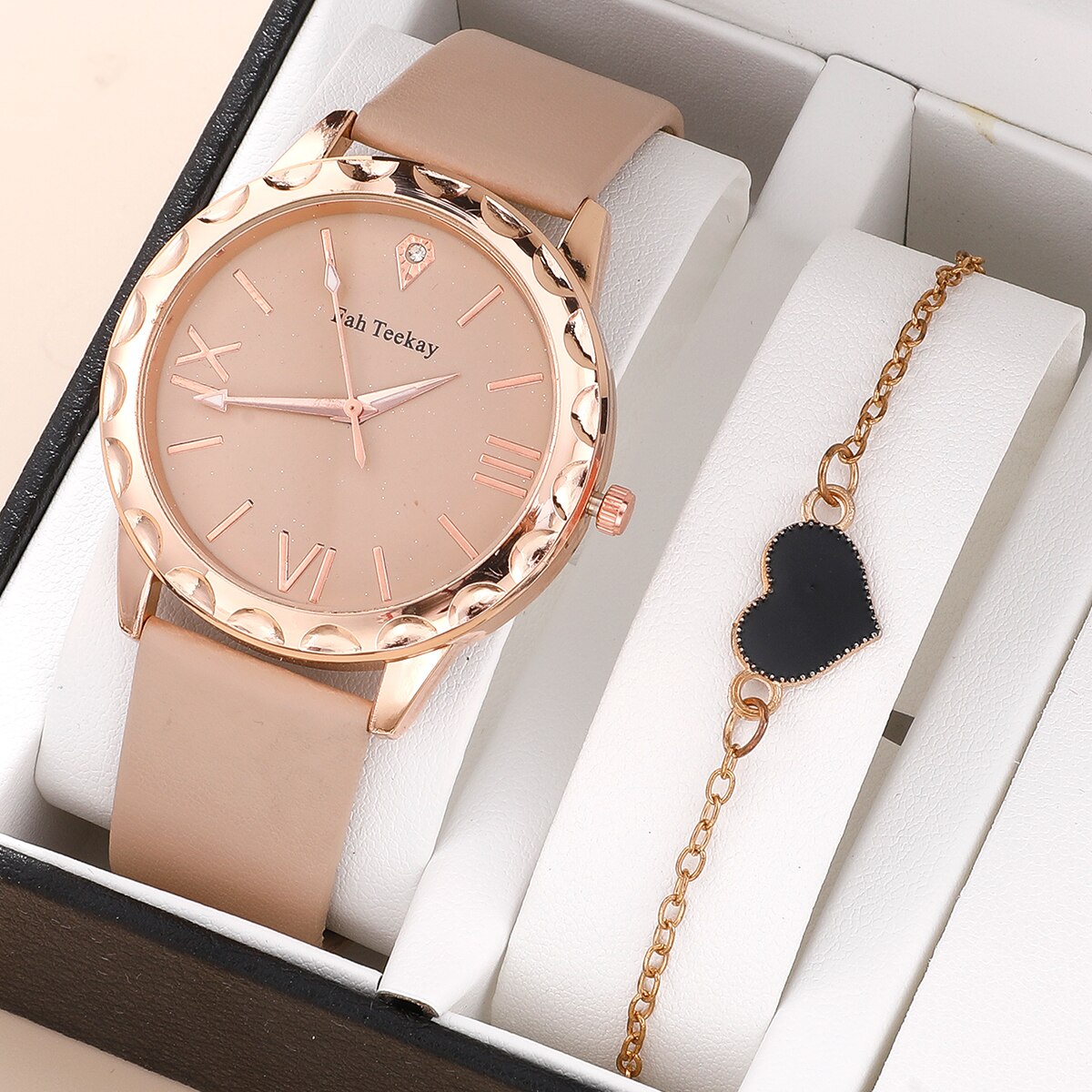 Montre pour femmes avec accents dorés sur le bracelet