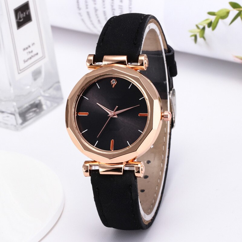 Montre classique pour dames avec un cadran brillant